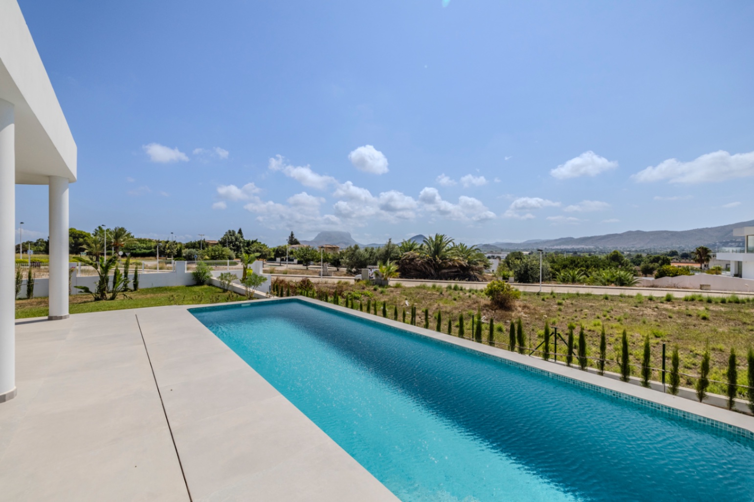 Exclusiva villa moderna a estrenar en Beniarbeig