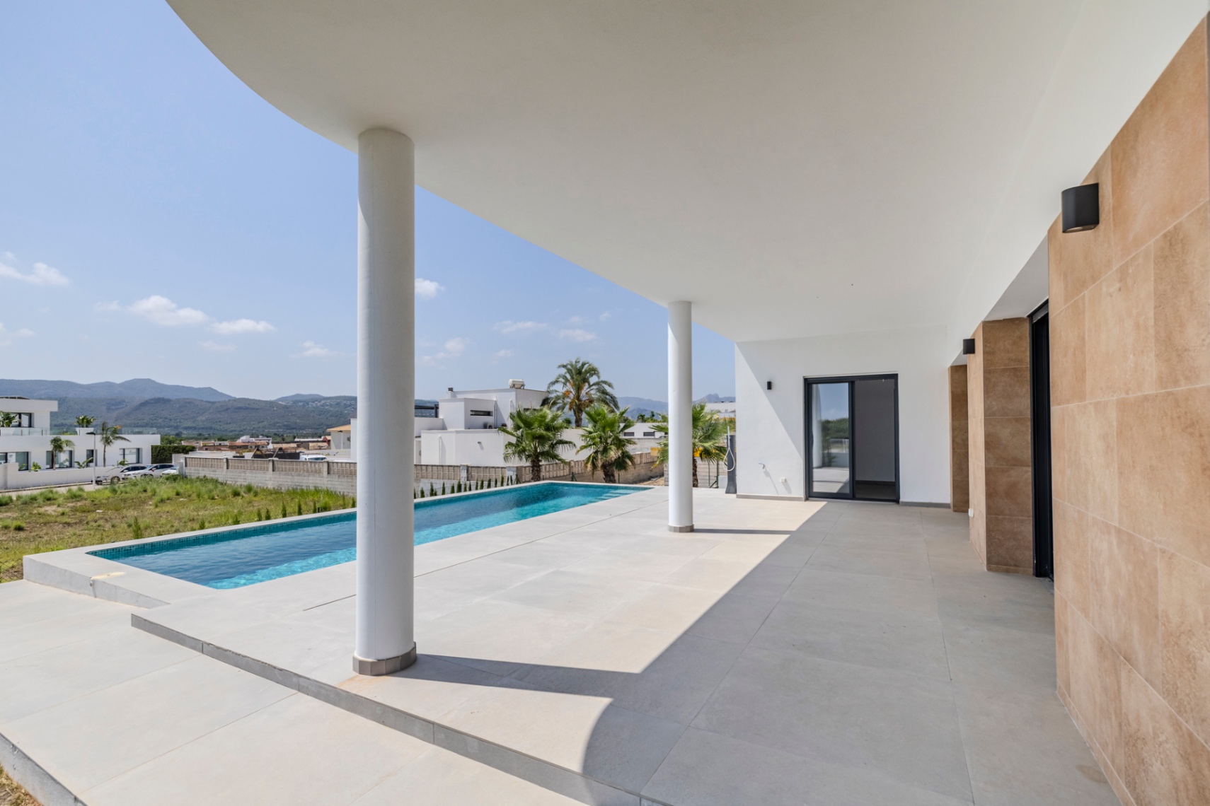 Exclusiva villa moderna a estrenar en Beniarbeig