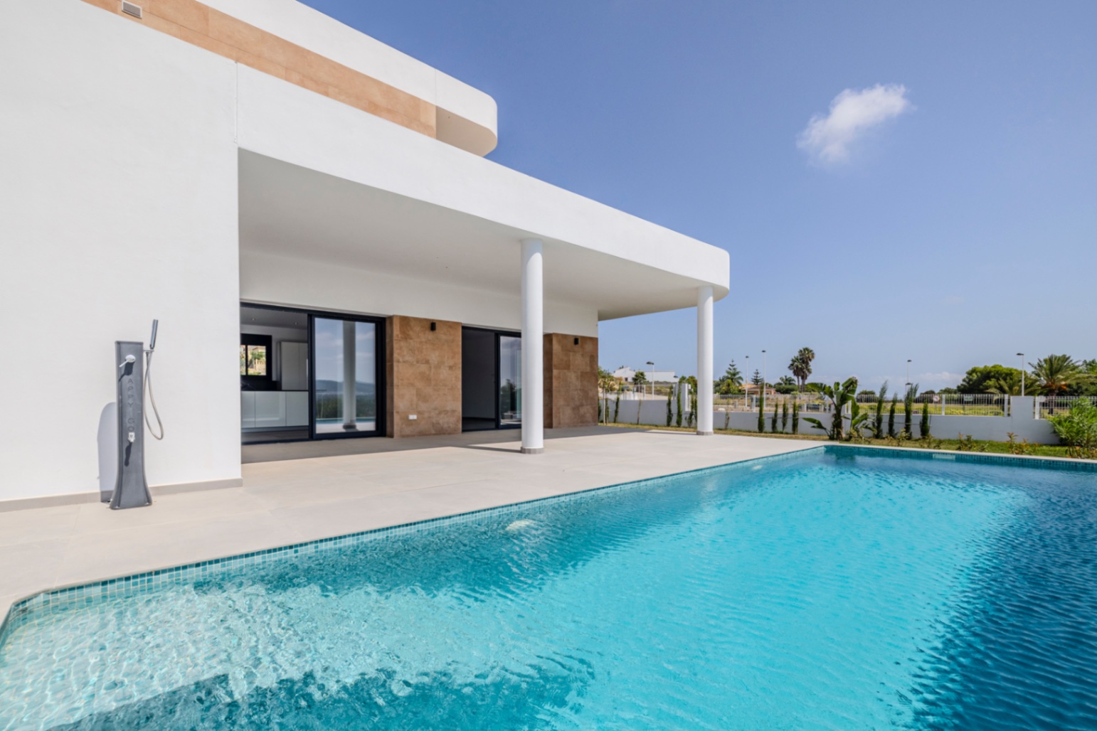 Exclusiva villa moderna a estrenar en Beniarbeig