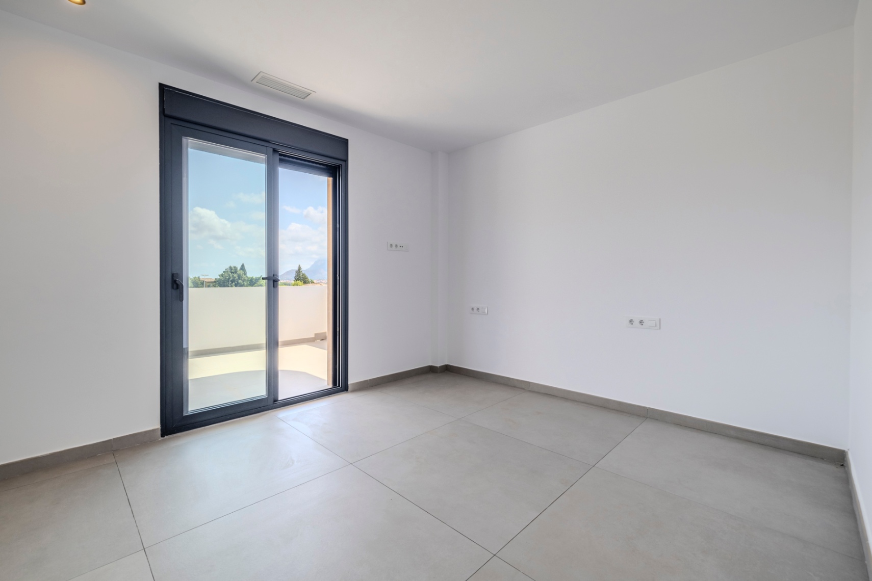 Exclusiva villa moderna a estrenar en Beniarbeig