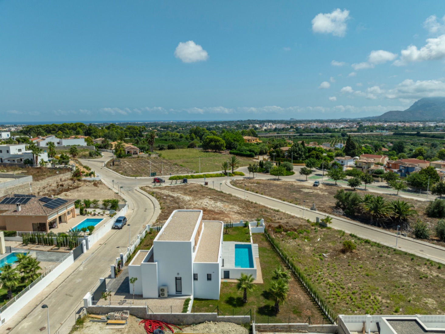 Exclusiva villa moderna a estrenar en Beniarbeig
