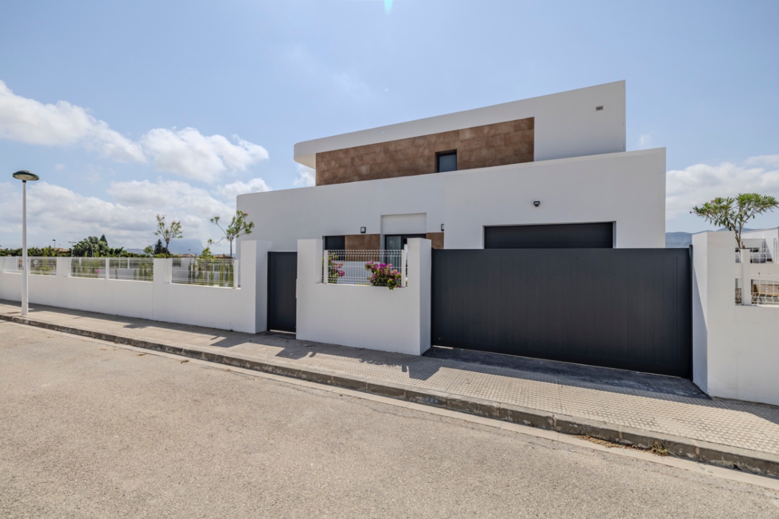 Exclusiva villa moderna a estrenar en Beniarbeig