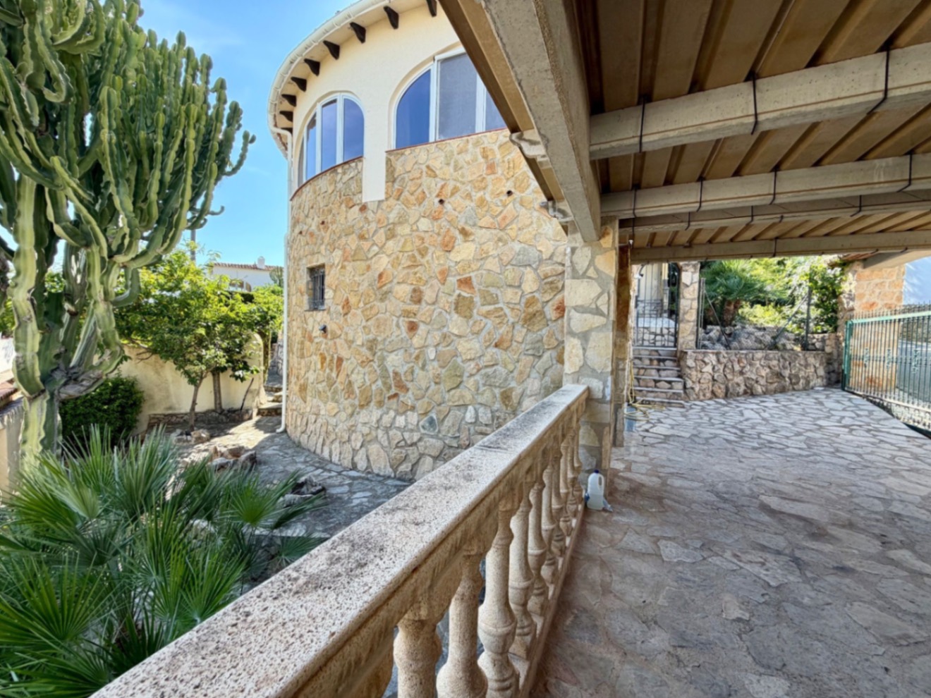 Villa con espectaculares vistas al mar en venta en Denia