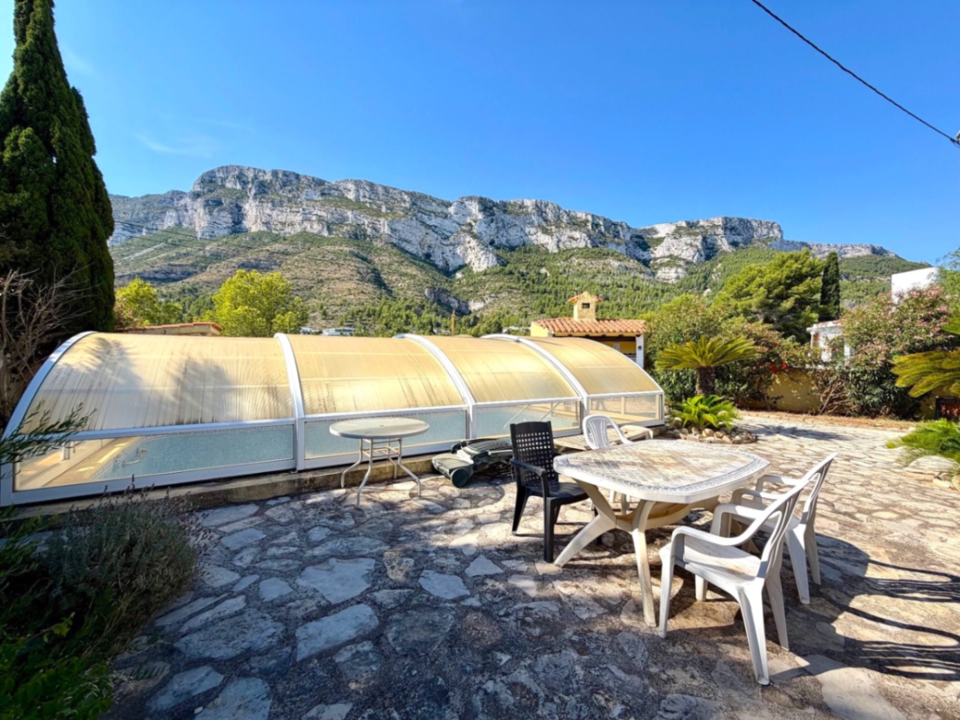 Villa con espectaculares vistas al mar en venta en Denia