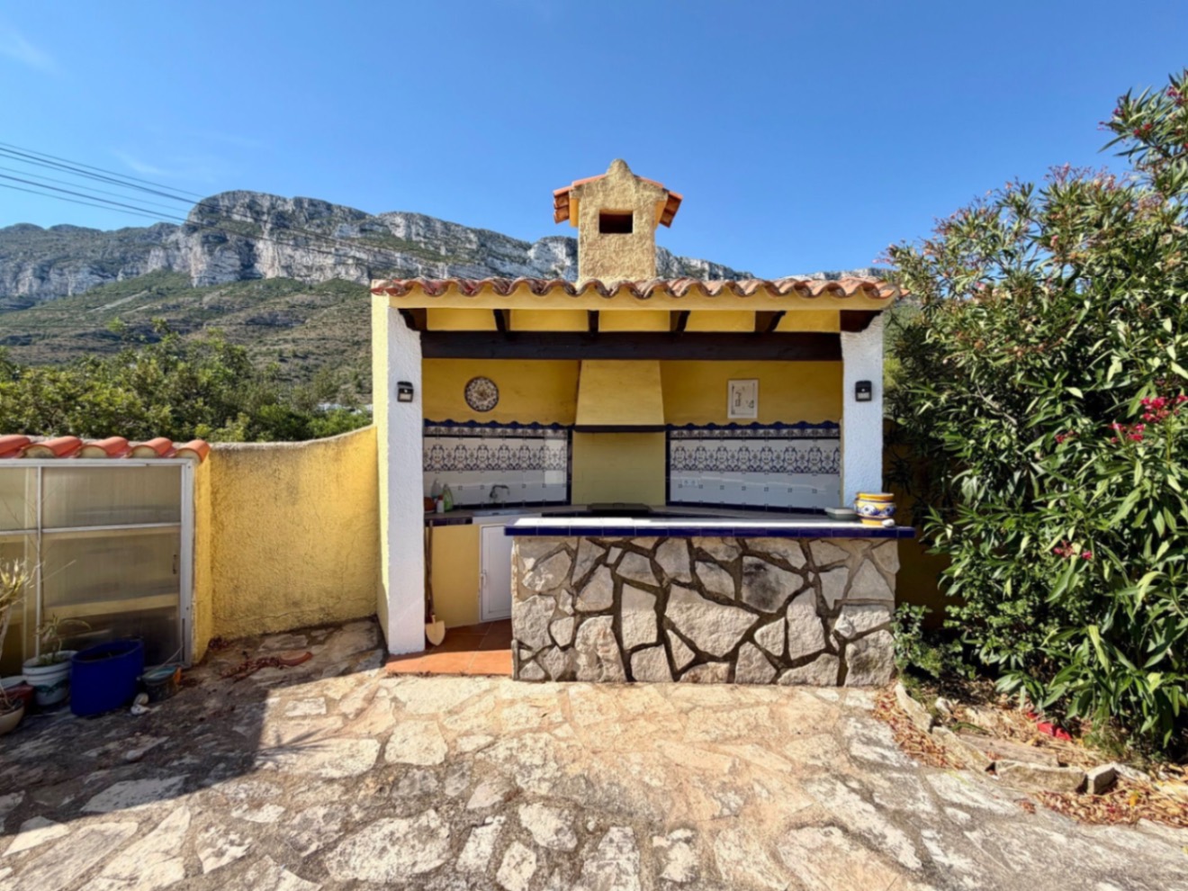 Villa con espectaculares vistas al mar en venta en Denia
