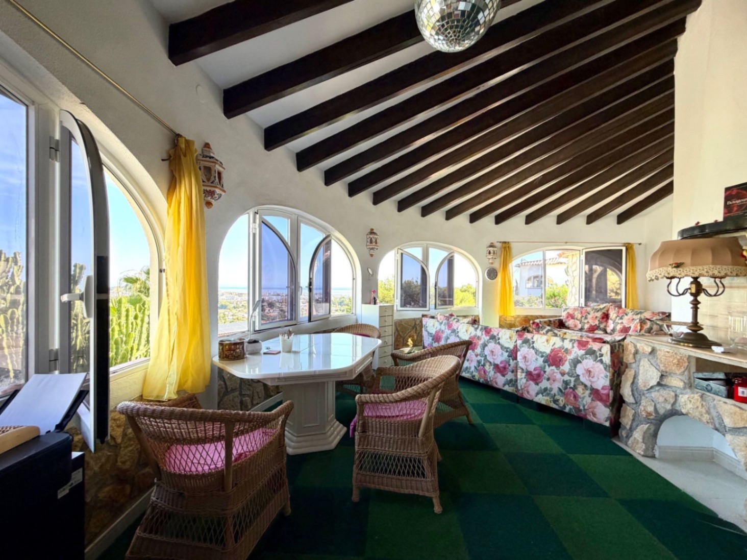 Villa con espectaculares vistas al mar en venta en Denia