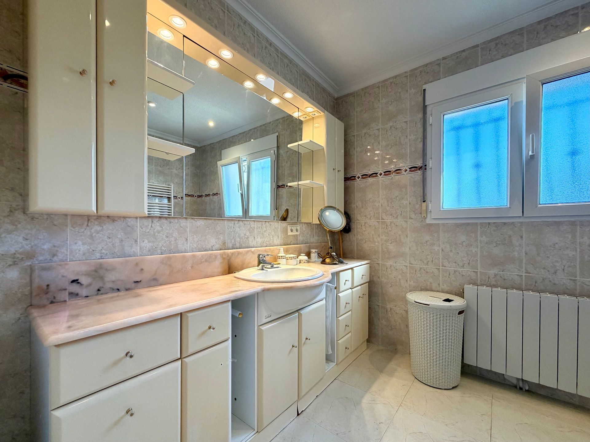 Villa con espectaculares vistas al mar en venta en Denia