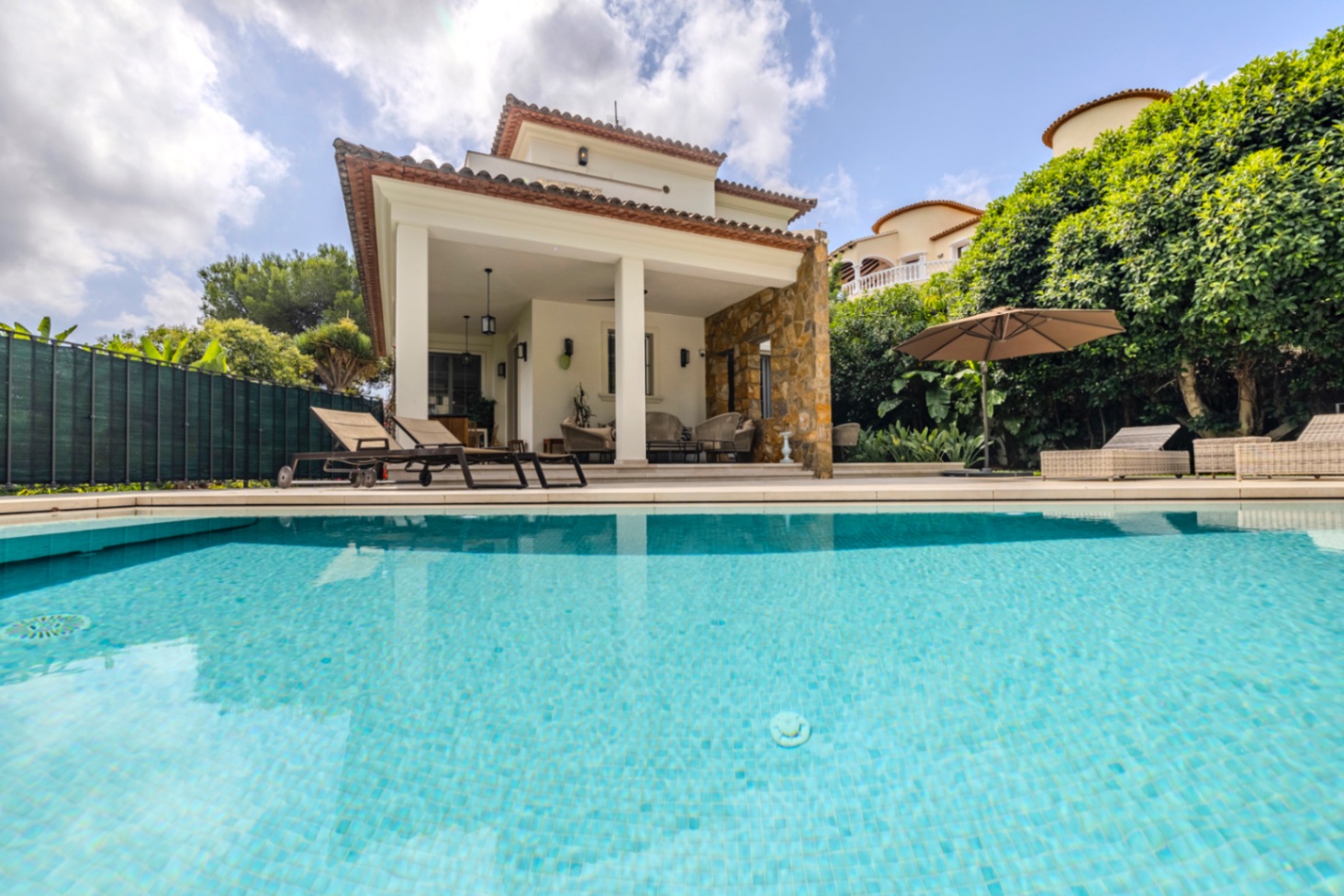 Exclusiva villa de lujo en venta en La Sella con unas vistas preciosas.