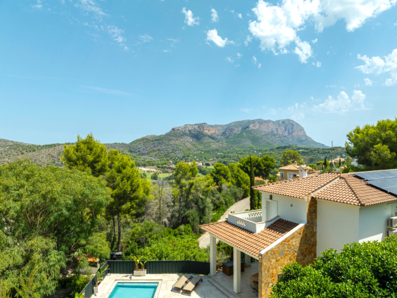 Exclusiva villa de lujo en venta en La Sella con unas vistas preciosas.