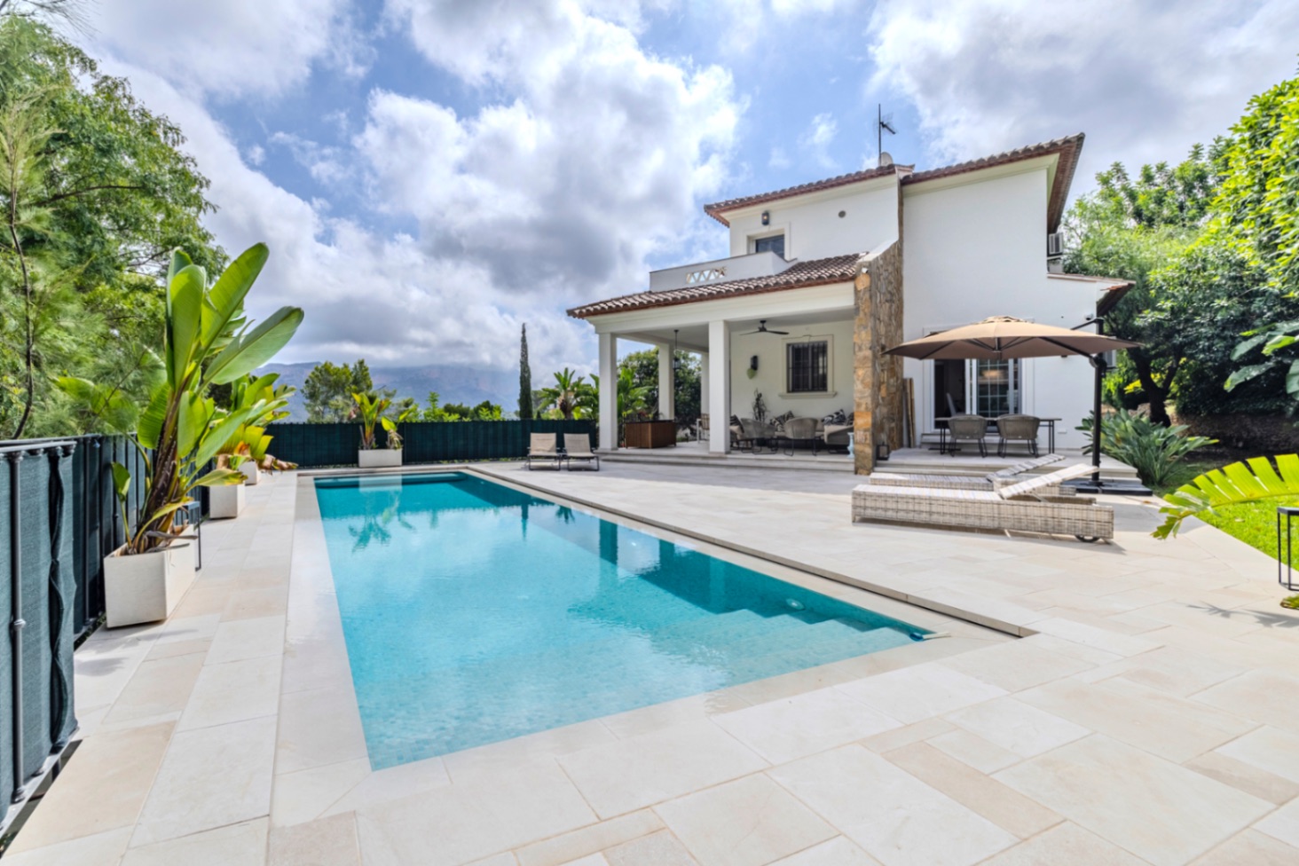 Exclusiva villa de lujo en venta en La Sella con unas vistas preciosas.
