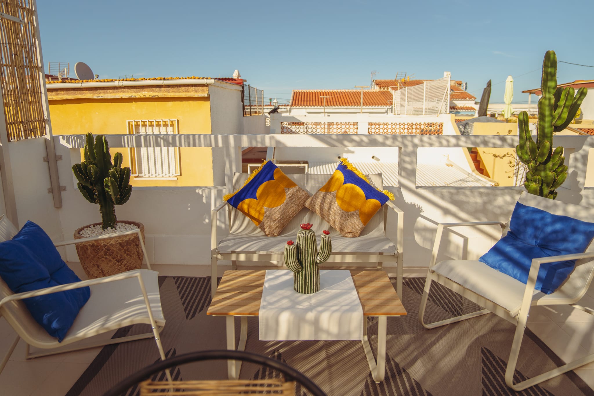 Exclusiva casa adosada totalmente reformada al estilo ibicenco
