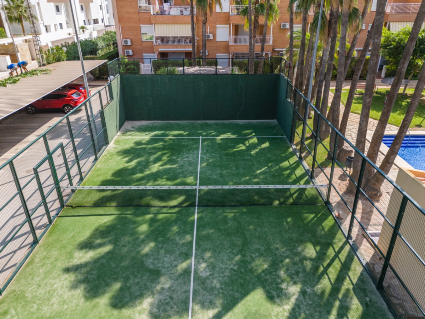 Bonito apartamento ático en venta con vistas al mar y cerca de la playa.