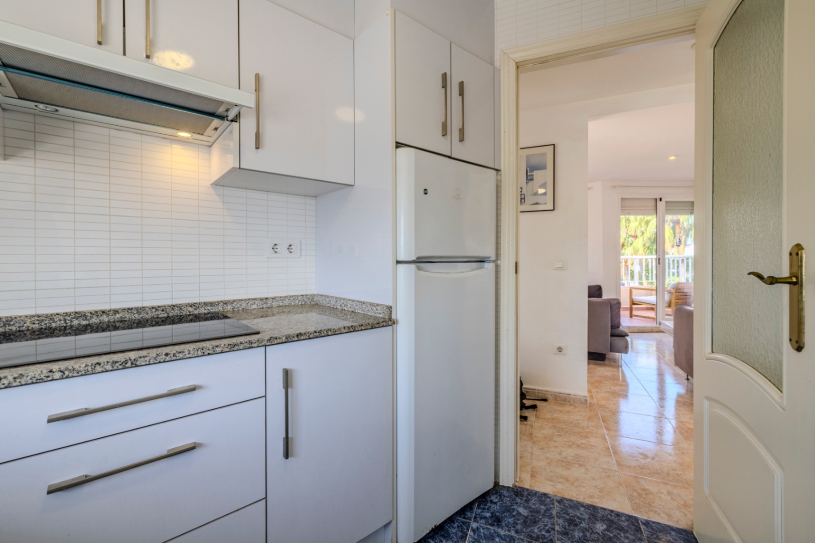 Bonito apartamento ático en venta con vistas al mar y cerca de la playa.