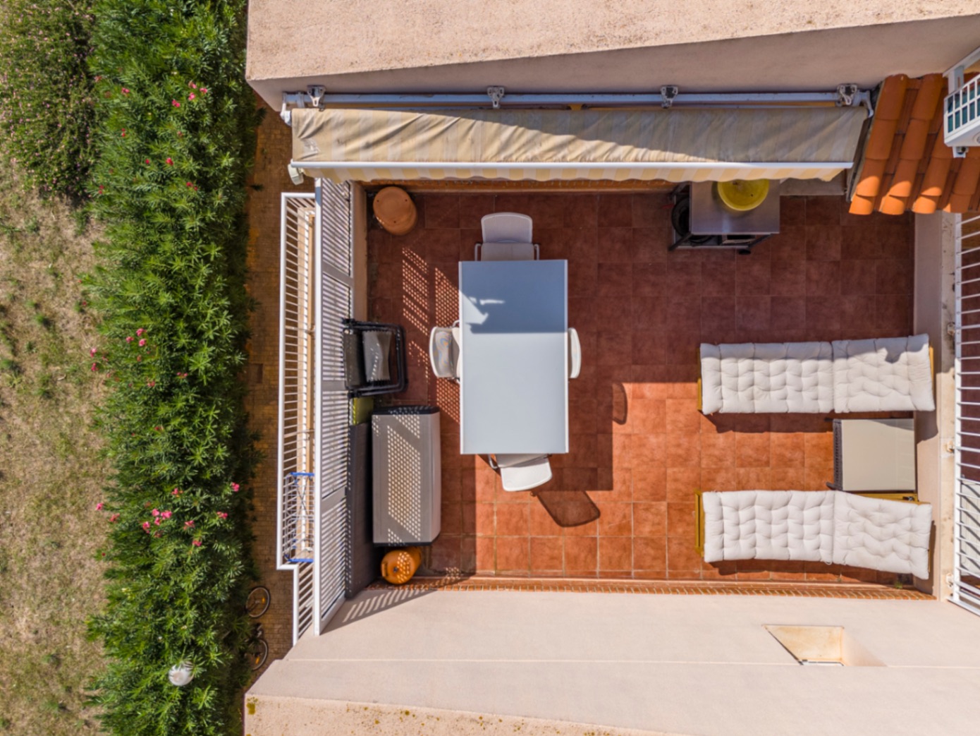 Bonito apartamento ático en venta con vistas al mar y cerca de la playa.