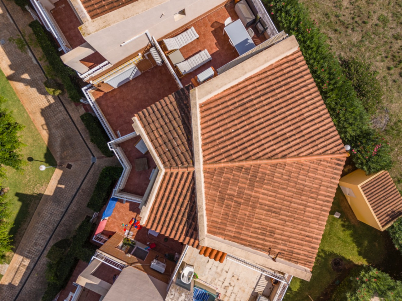 Bonito apartamento ático en venta con vistas al mar y cerca de la playa.