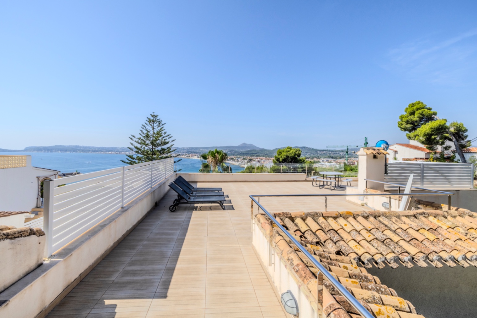 Villa till salu i Jávea, nära hamnen och med spektakulära vyer.