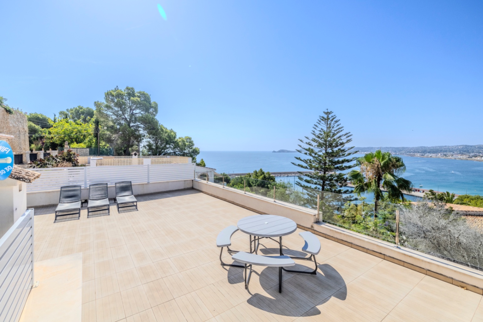 Villa till salu i Jávea, nära hamnen och med spektakulära vyer.