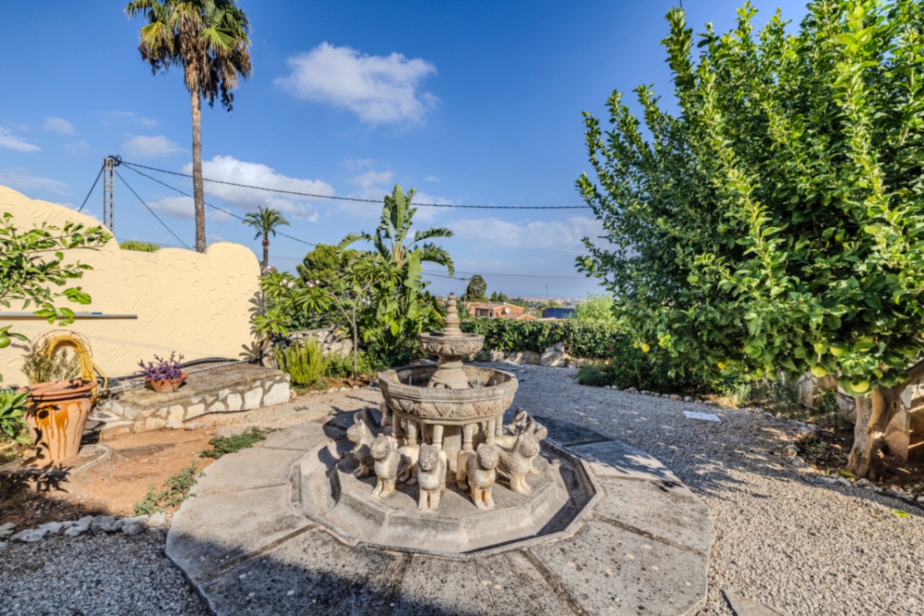 Bonito chalet en venta en Denia en las faldas del Montgó.