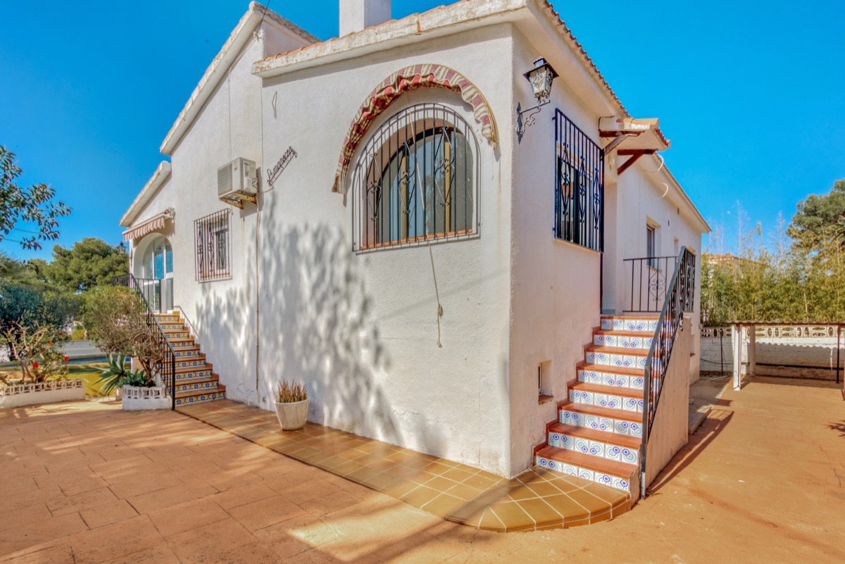 Maravilloso chalet en Denia en la prestigiosa zona Las Rotas