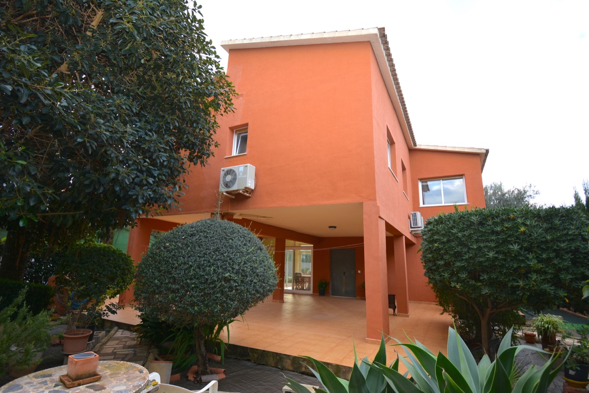 Prachtige villa te koop in Denia en zeer dicht bij het strand