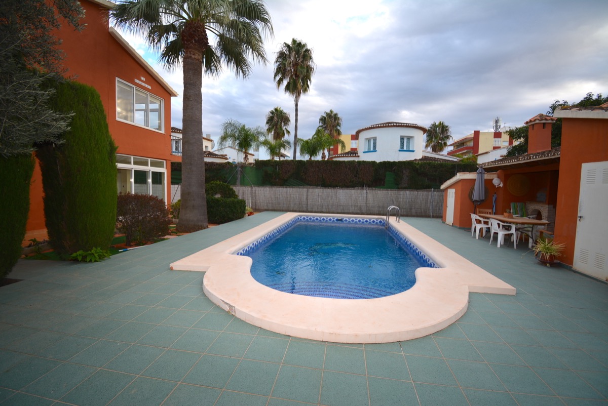 Prachtige villa te koop in Denia en zeer dicht bij het strand