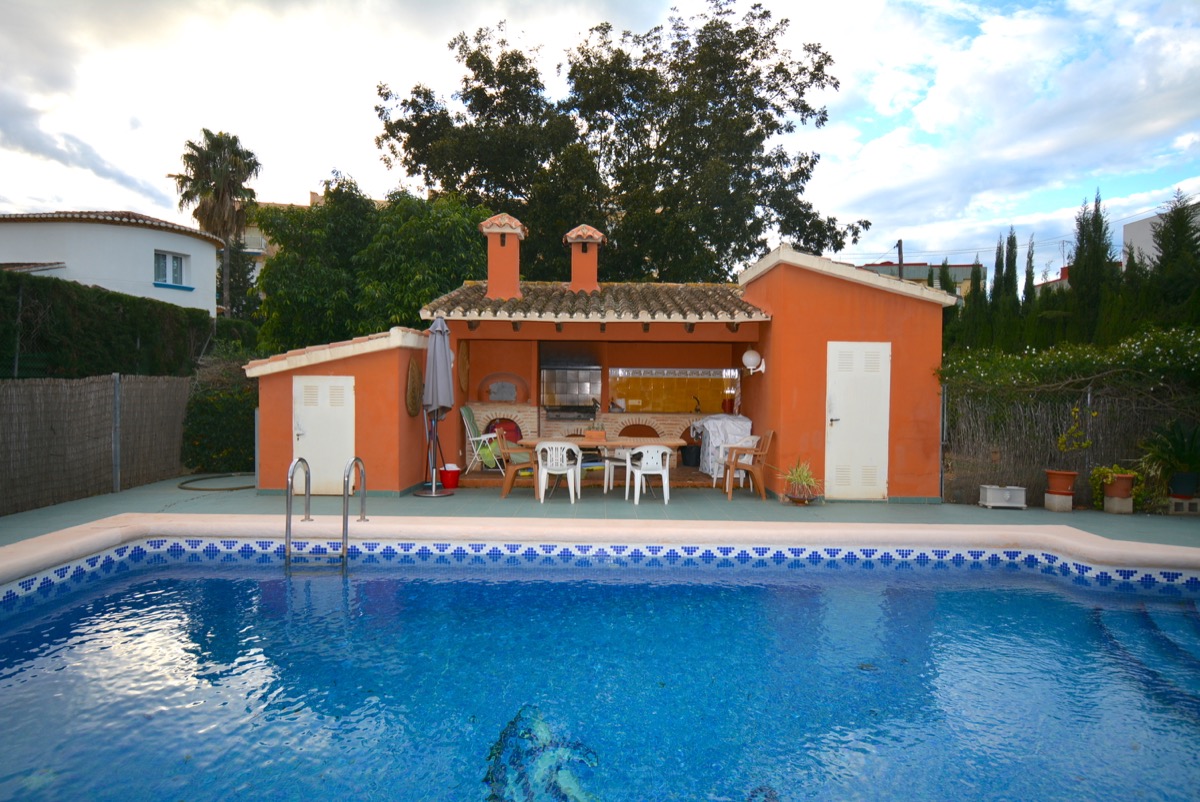 Prachtige villa te koop in Denia en zeer dicht bij het strand