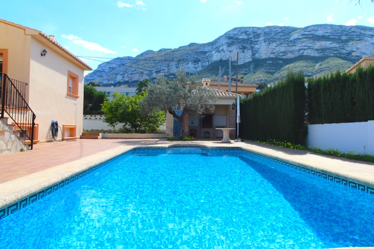 Elegant villa til salgs i Denia i et fantastisk boligområde