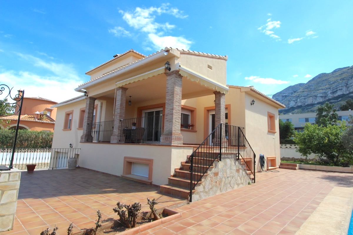 Elegant villa til salgs i Denia i et fantastisk boligområde