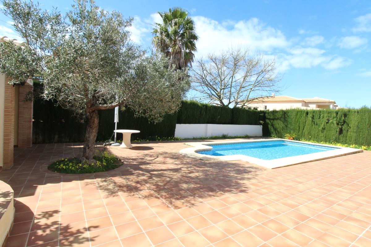 Elegant villa til salgs i Denia i et fantastisk boligområde