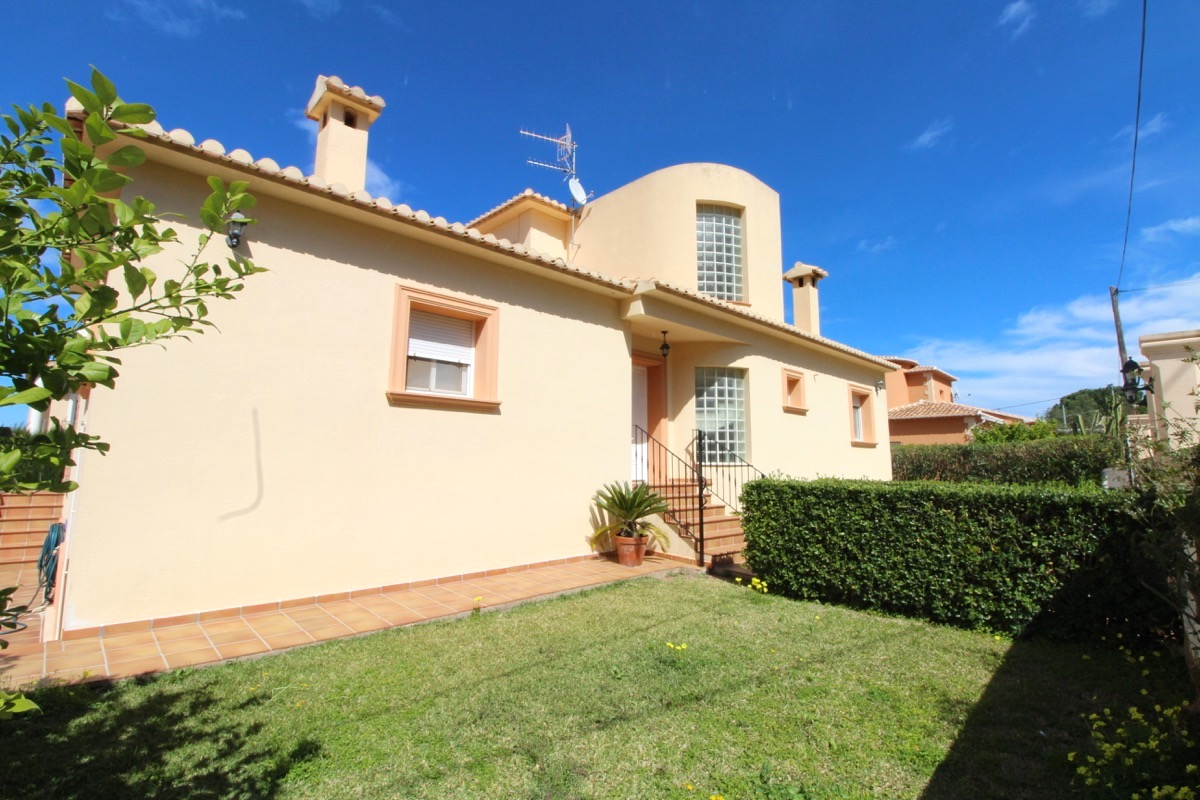 Elegant villa til salgs i Denia i et fantastisk boligområde