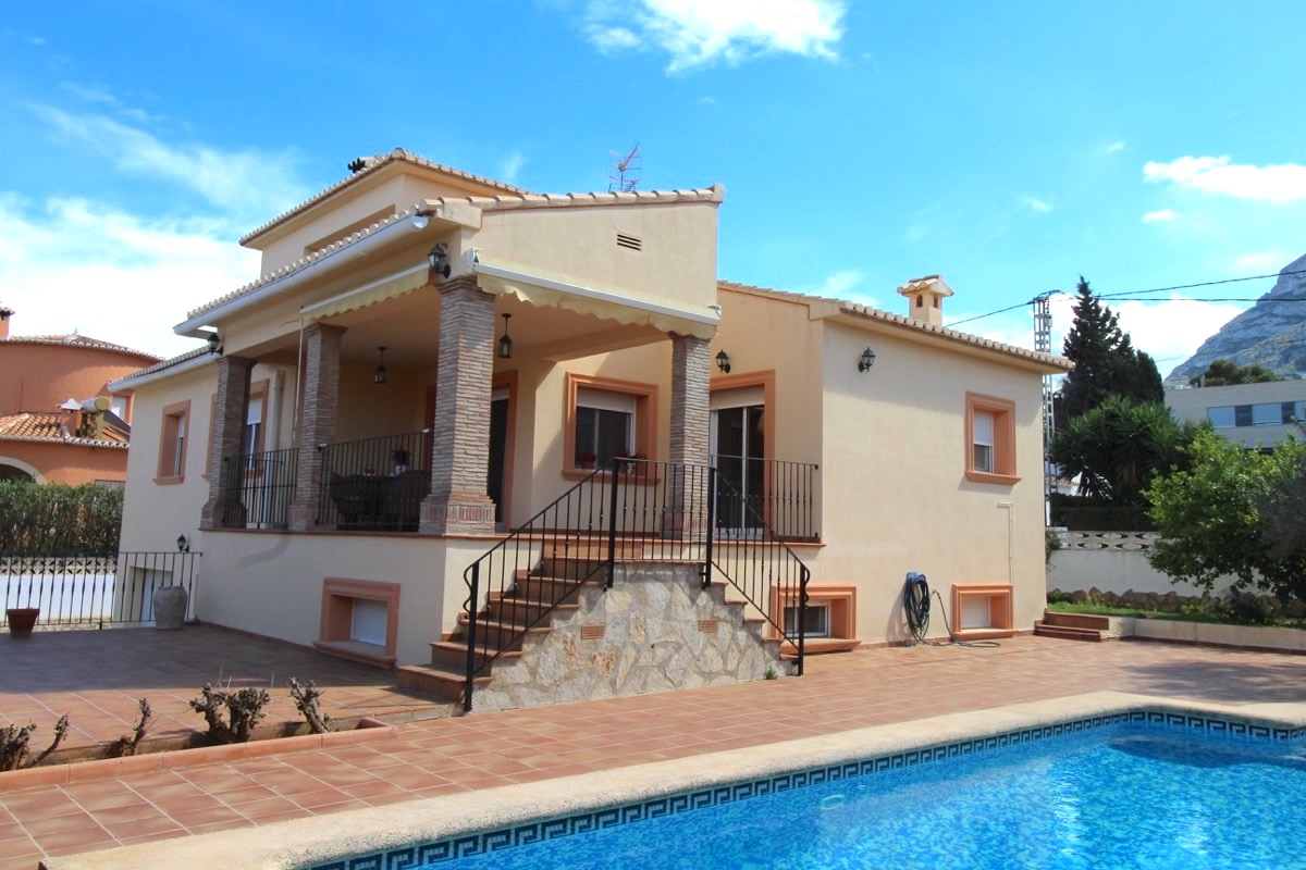 Elegant villa til salgs i Denia i et fantastisk boligområde