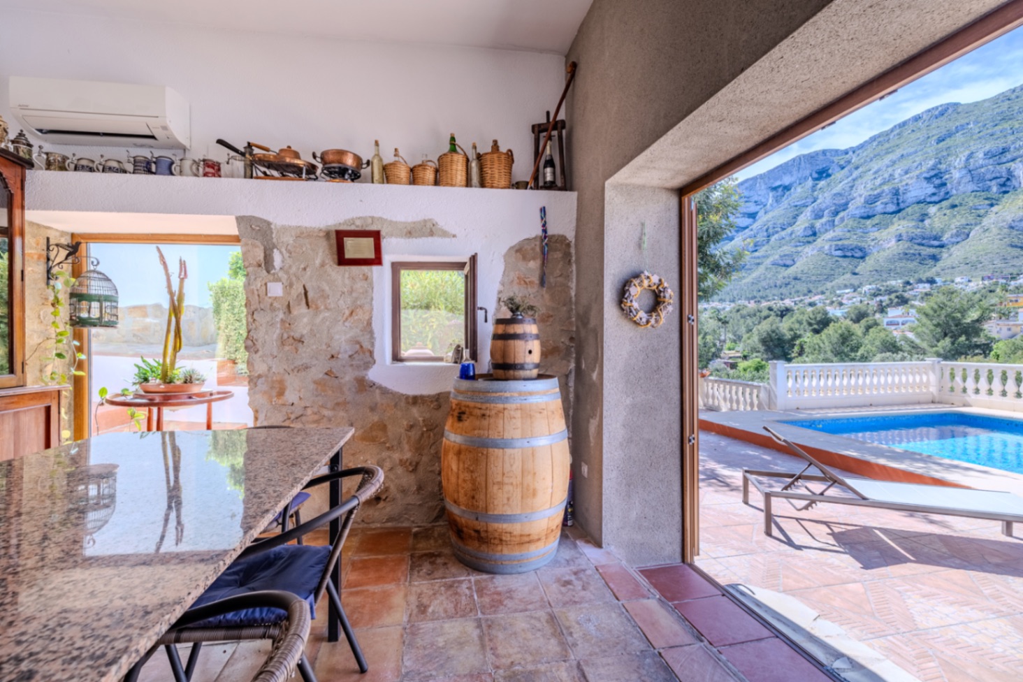 Precioso chalet rústico en venta en Denia