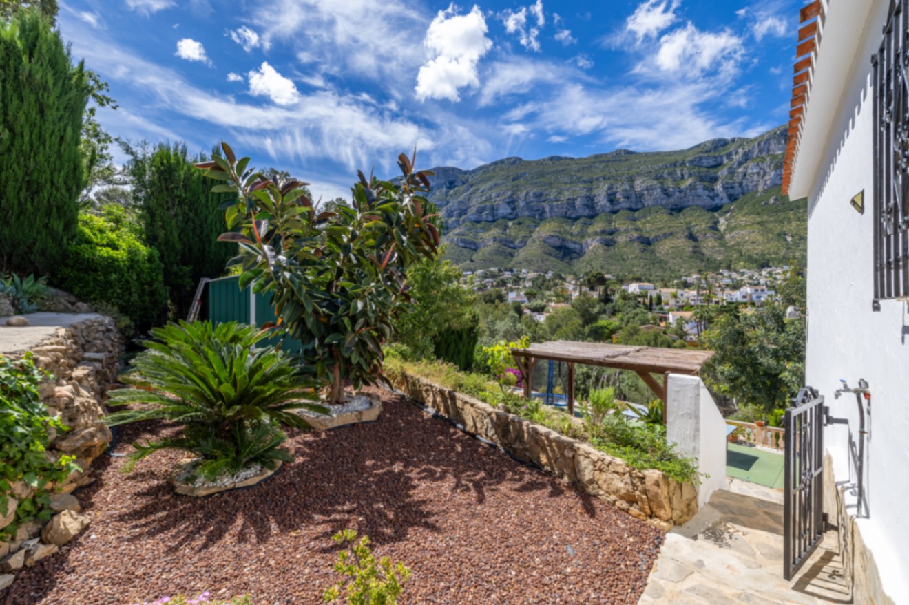 Precioso chalet rústico en venta en Denia