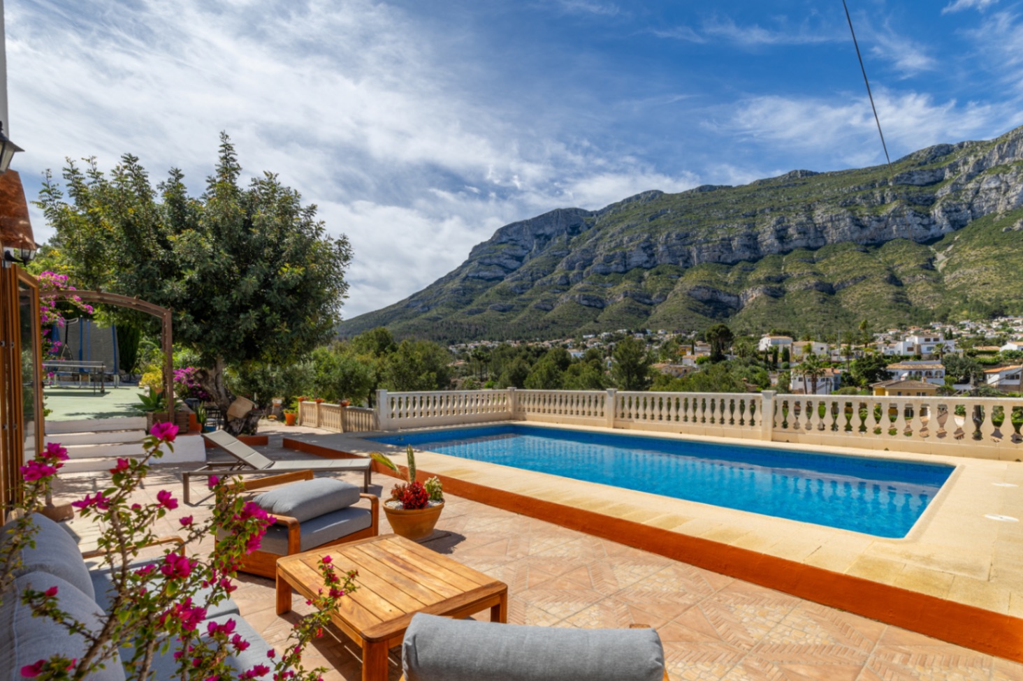 Precioso chalet rústico en venta en Denia